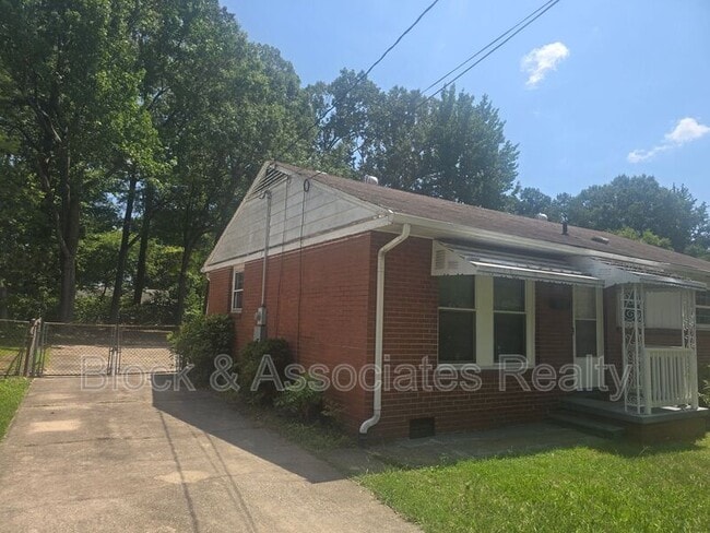 Building Photo - 1605 Pichard St
