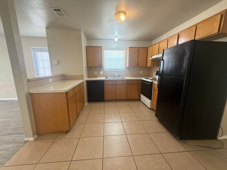 Building Photo - 4000 Doraine Ct