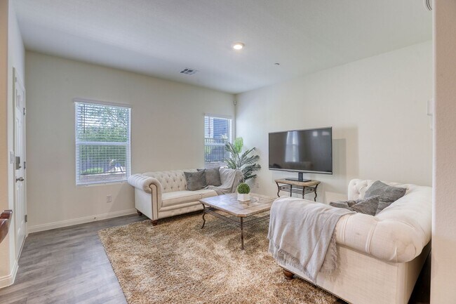 Building Photo - Furnished Henderson 3BR w/ Community Pool & fitness center