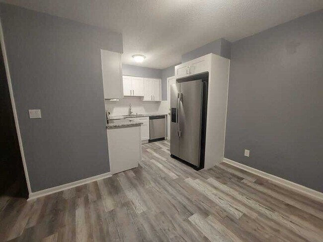 Building Photo - 1861 E 78th St