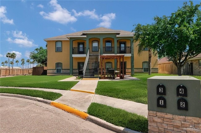Primary Photo - 11 W Daffodil Ave