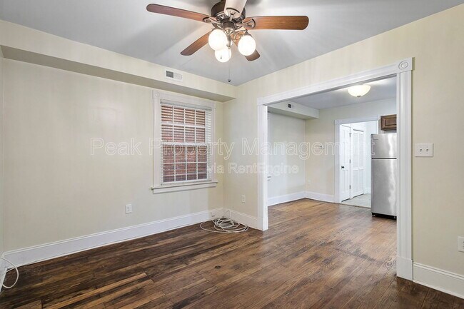 Building Photo - 2213 W Cary St