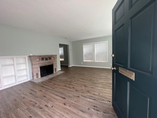 Building Photo - 3618 Chestnut St