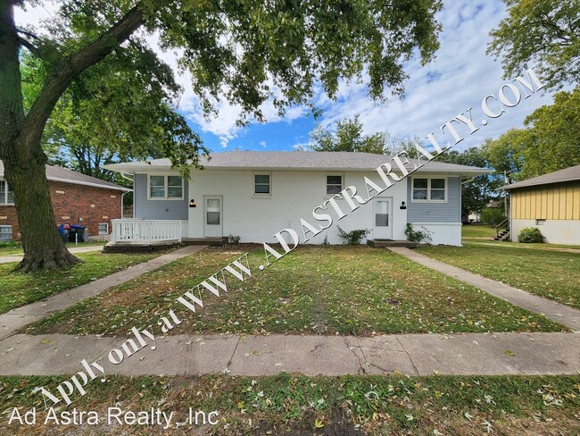 Building Photo - 2 br, 1.5 bath House - 3014 N 155th Ter.,