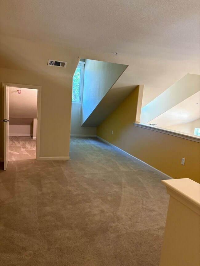 Building Photo - Modern Comfort in West Sacramento – 2 Bed,...