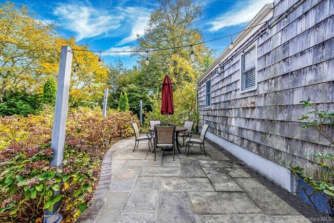 Building Photo - 50 Mole Pl