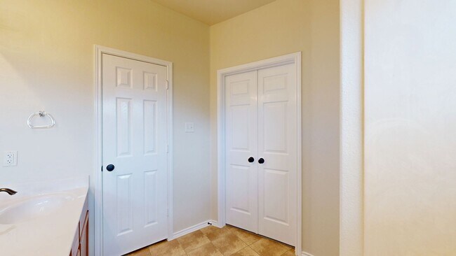 Building Photo - REMODELED BEAUTY WAITING FOR YOU BY FORT H...