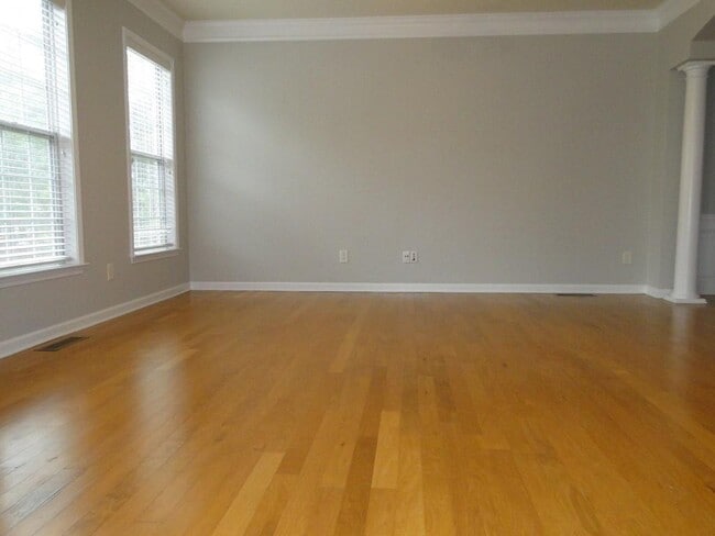 Building Photo - 1749 Highlands View Dr