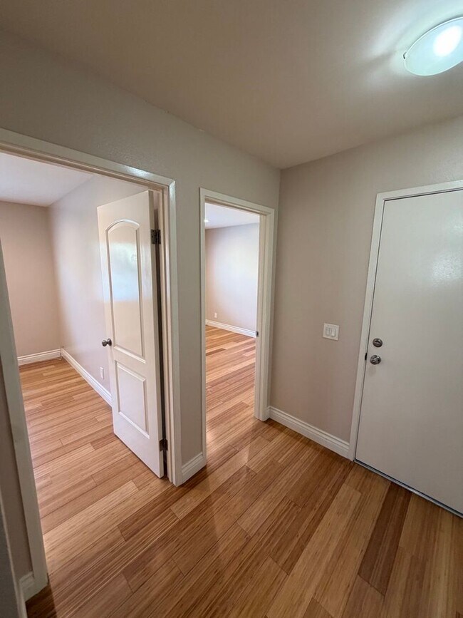 Building Photo - Beautiful 3 Bedroom Home in Avocado Heights