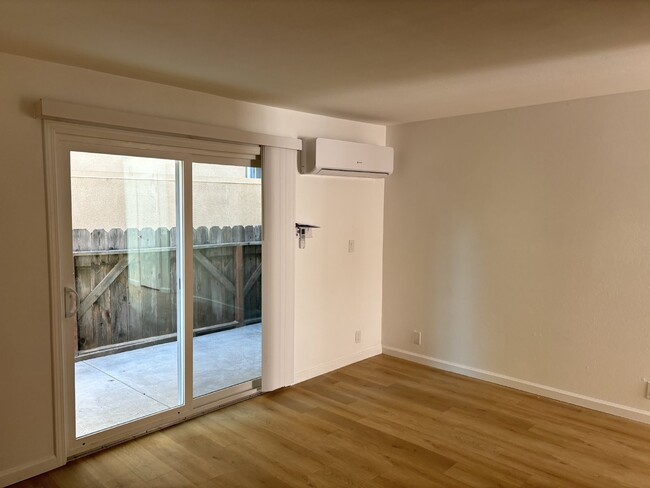 Building Photo - "Newly Remodeled Charming 2-Bed Oasis in t...