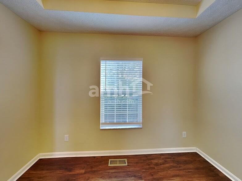 Building Photo - 10136 Corona Ln