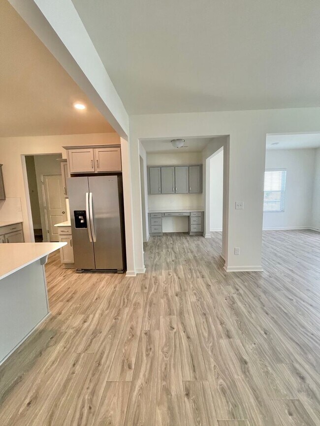Building Photo - 104 Lorcan Ln