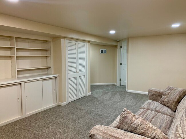 Building Photo - 14865 Pershing Dr