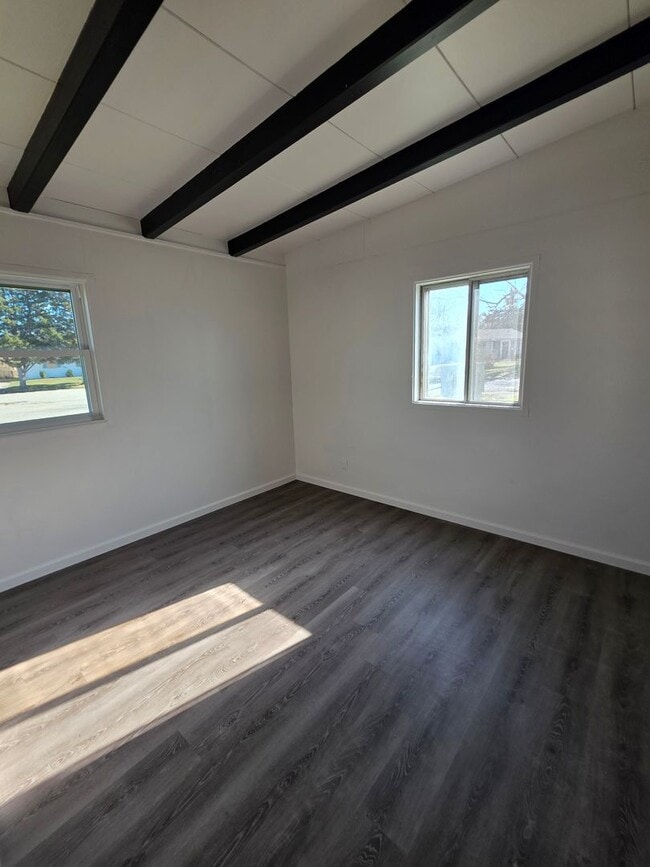 Building Photo - LIMITED TIME**1/2 OFF DEPOSIT**