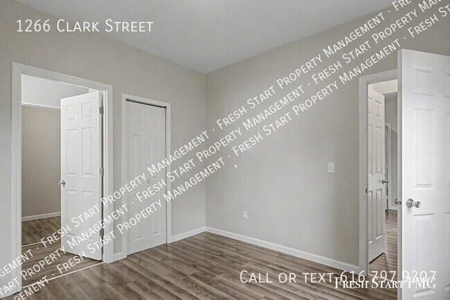 Building Photo - 1266 Clark St