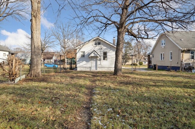 Building Photo - Cute 2 Bed 1 Bath Remodeled Home W/basemen...