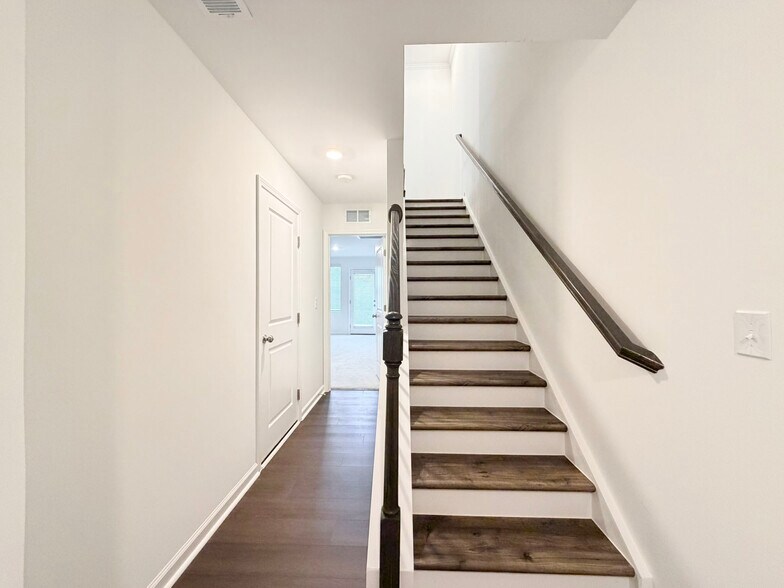 Building Photo - 3611 Elm Grove Ln