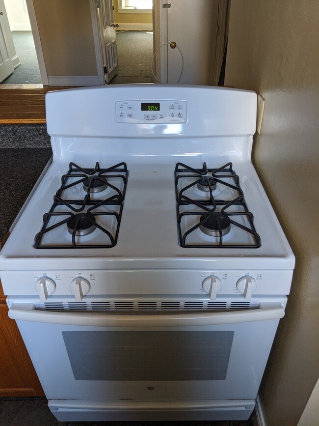 Stove - 3907 Pine St