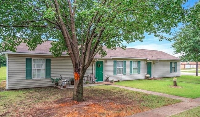 Unit D & E - 605 College St