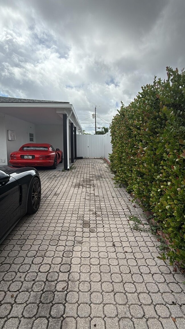Building Photo - 5686 Elder Dr