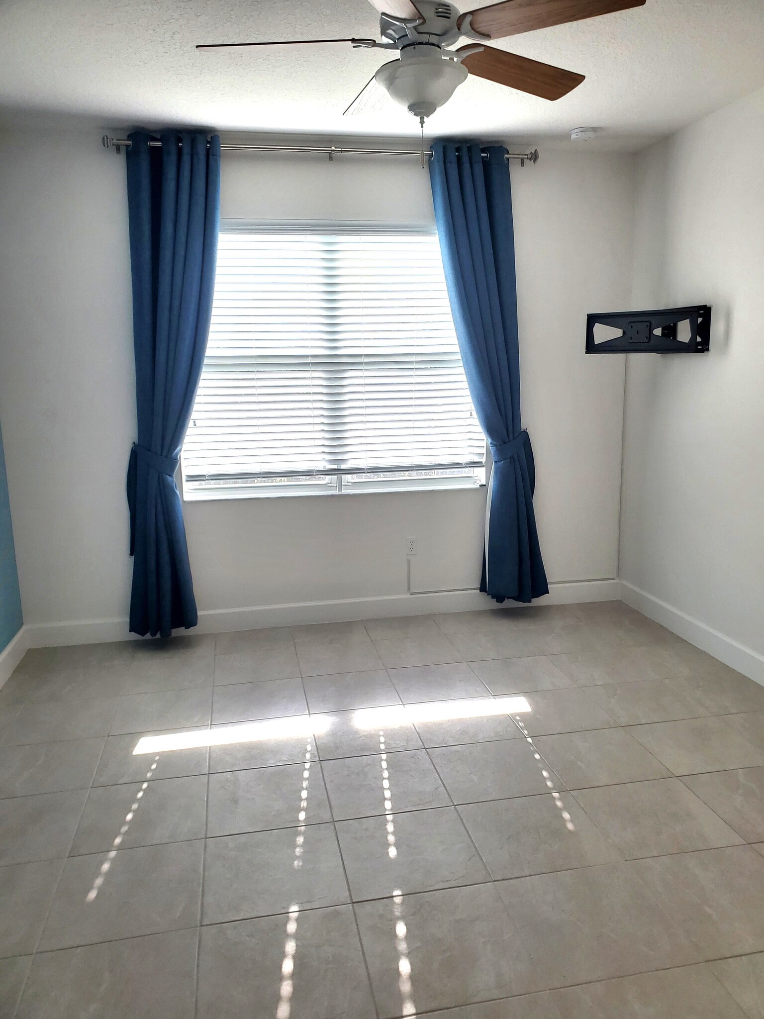 Building Photo - 11681 SW Oceanus Blvd