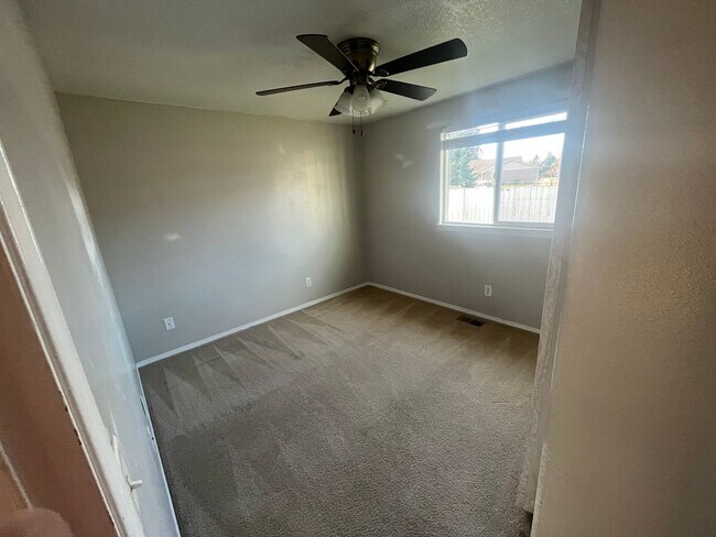 Building Photo - Bright & Updated 3-Bed, 2-Bath Home with Private Fenced Yard – No Rear Neighbors!!