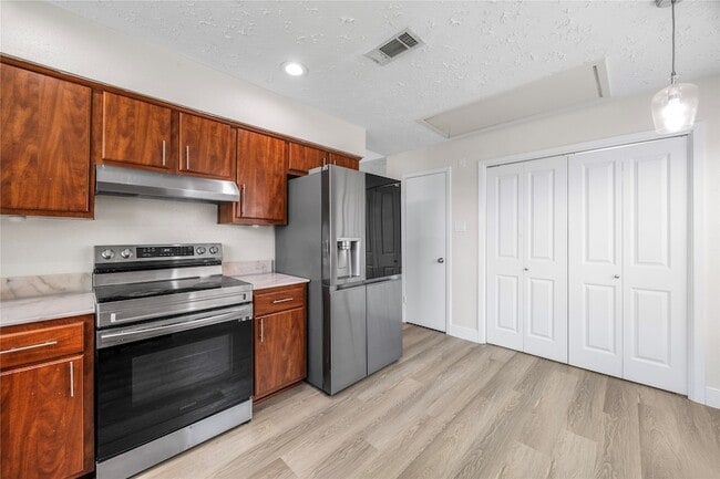 Building Photo - 1815 Millbury Dr
