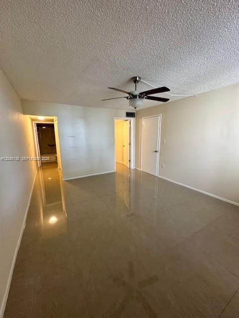 Building Photo - 10845 SW 112th Ave