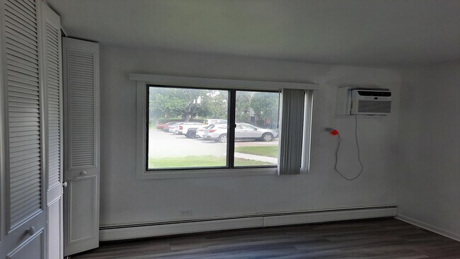 Building Photo - Spacious & Updated 2-Bed, 2-Bath Condo in Desirable Palatine Location