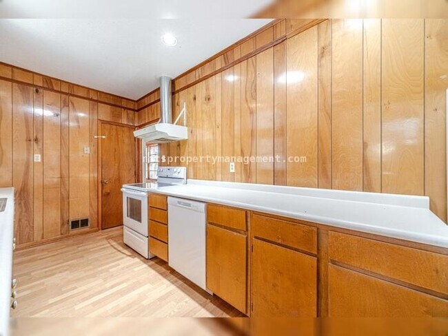 Building Photo - 7680 Jefferson River Rd