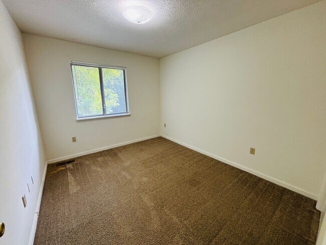 Building Photo - 953 Lora Ln