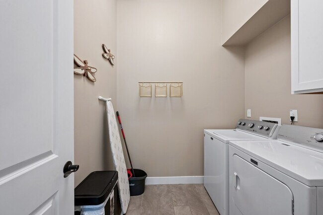 Building Photo - 1950 E Queen Creek Rd