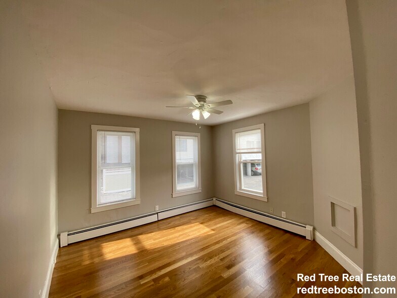 Building Photo - 32 Elmer St