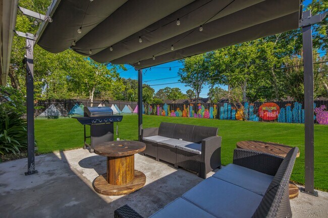 Building Photo - 5755 Cartagena St