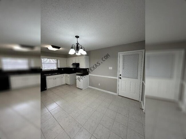 Building Photo - 9 Collins Ct