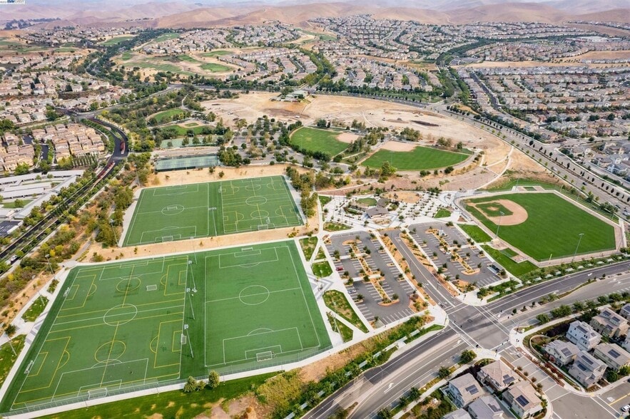 Building Photo - 2321 Central Pky