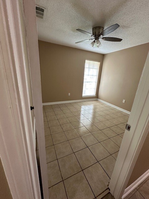 Building Photo - 736 Lemoyne Dr