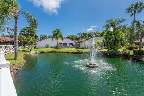 Building Photo - 2671 S Parkview Dr