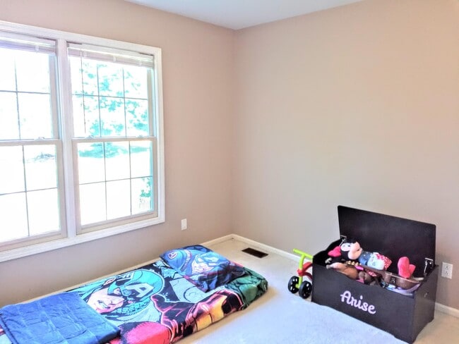 Building Photo - 47498 Fox Run Dr