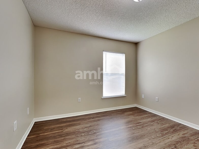 Building Photo - 1844 Saga Ct