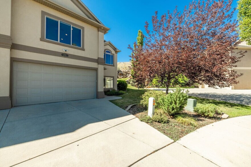 Building Photo - 210 Edgewood Cir