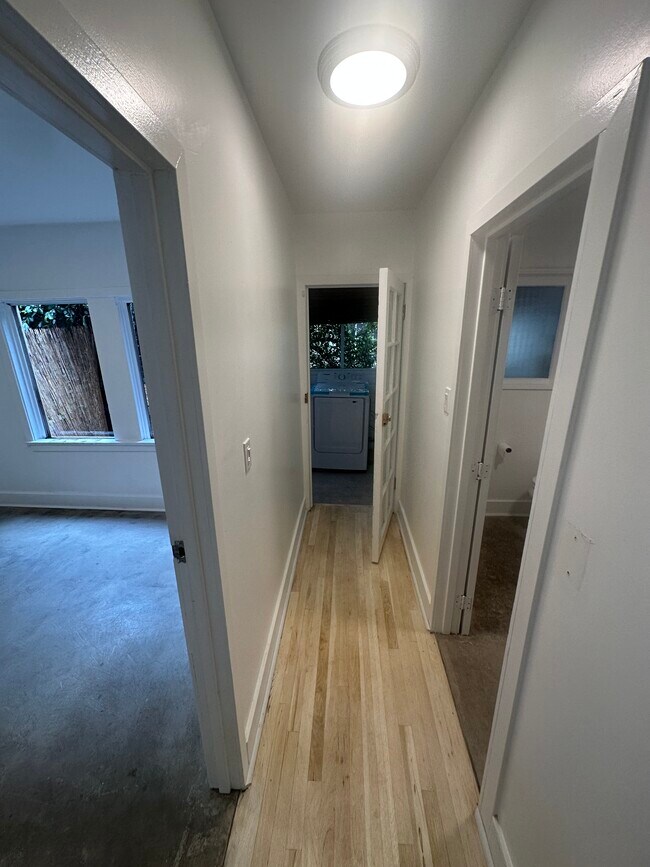 Building Photo - 1489 Wallace Ave