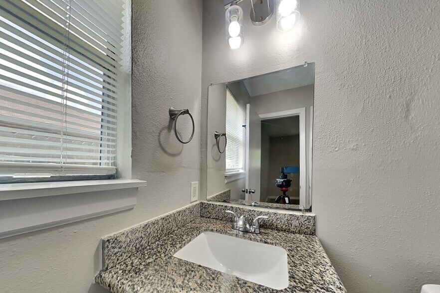 Building Photo - 8730 Valley Pond Ct