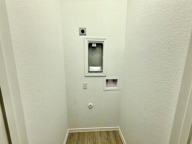 Building Photo - 1724 Four Waters Lp