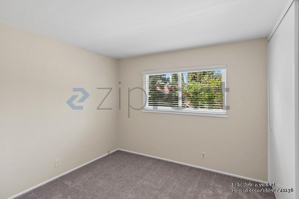 Building Photo - 1385 Vernal Dr