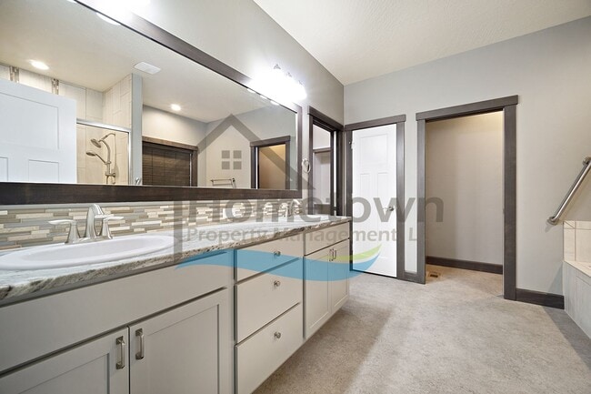 Building Photo - 3 Bedroom 2 Bathroom Home with Attached 3 Car Garage Available in Coeur d'Alene!