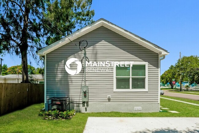 Building Photo - 3 Bedroom Pet-Friendly Home in St. Petersburg, FL with Main Street Renewal