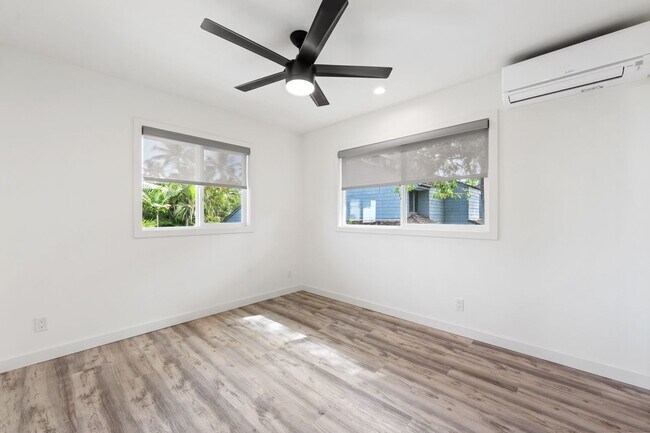 Building Photo - BK-1523