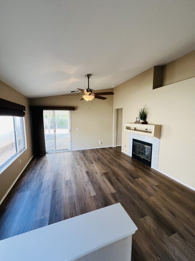 Building Photo - 40624 Corte Albara