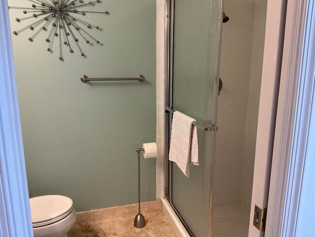 Building Photo - 4559 S Lake Dr